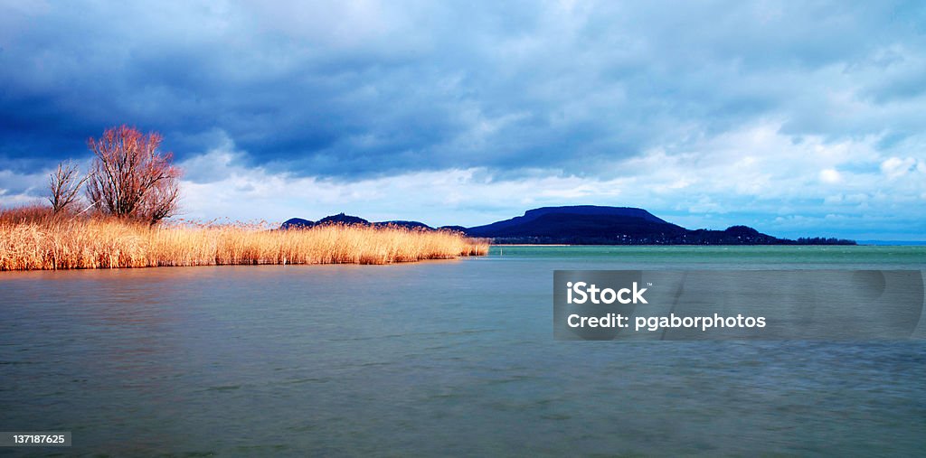 Dia nublado de inverno tempo no Lago Balaton - Royalty-free Acidente Natural Foto de stock