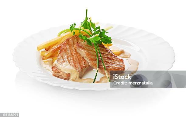 Foto de Filé Grelhado Com Fritas Salsa E Tomates e mais fotos de stock de Almoço - Almoço, Batata Frita, Batata Frita - Lanche