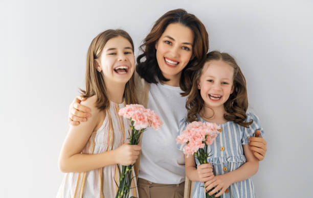 istock daughters are congratulating mother 1371903163