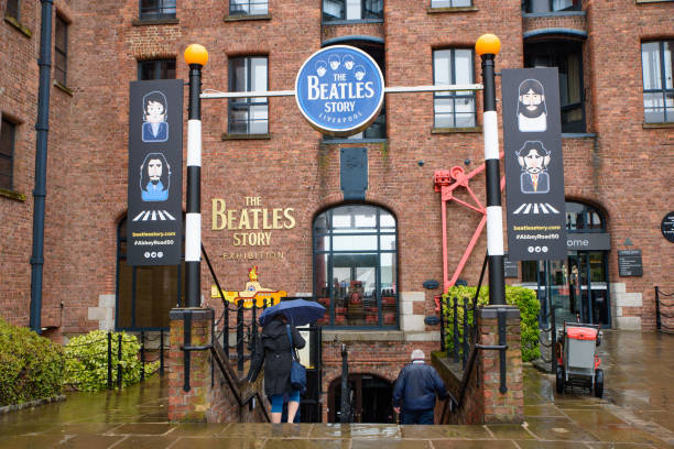 the beatles story, un museo a liverpool, regno unito - paul mccartney foto e immagini stock