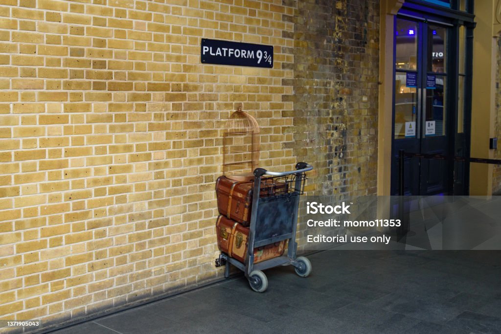 Harry Potter"u2019s Platform 9¾ in King's Cross railway station in London, United Kingdom Harry Potter Stock Photo Harry Potter"u2019s Platform 9¾ in King's Cross railway station in London, United Kingdom Harry Potter Stock Photo