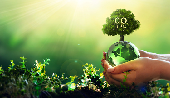 Las empresas ecológicas basadas en energía renovable pueden limitar el cambio climático y el calentamiento global. Ambiente limpio y respetuoso con el medio ambiente sin emisiones de dióxido de carbono. Concepto de reducción de emisiones de CO2. photo