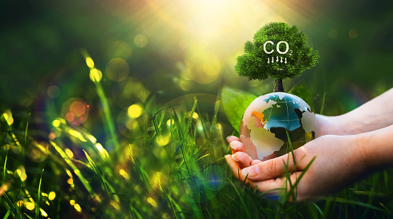 Las empresas ecológicas basadas en energía renovable pueden limitar el cambio climático y el calentamiento global. Ambiente limpio y respetuoso con el medio ambiente sin emisiones de dióxido de carbono. Concepto de reducción de emisiones de CO2. photo