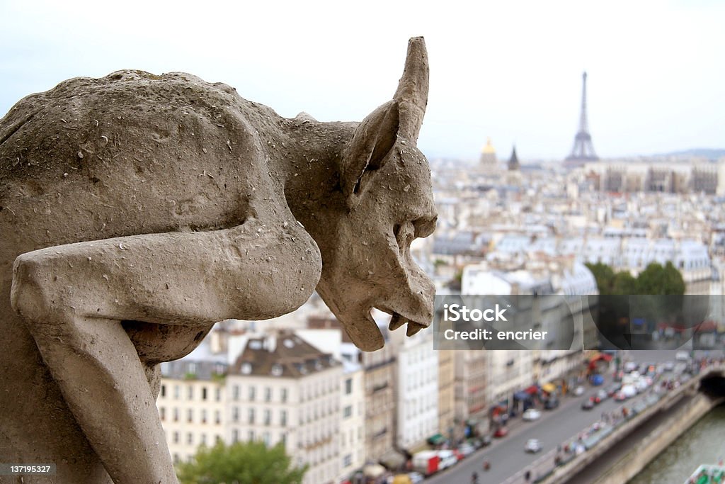 Zbliżenie z Gargulec na Notre Dame de Paris - Zbiór zdjęć royalty-free (Architektura)