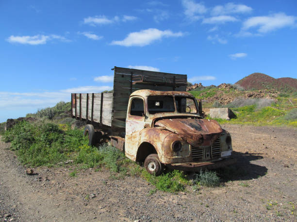 istock A very old truck 1371975320