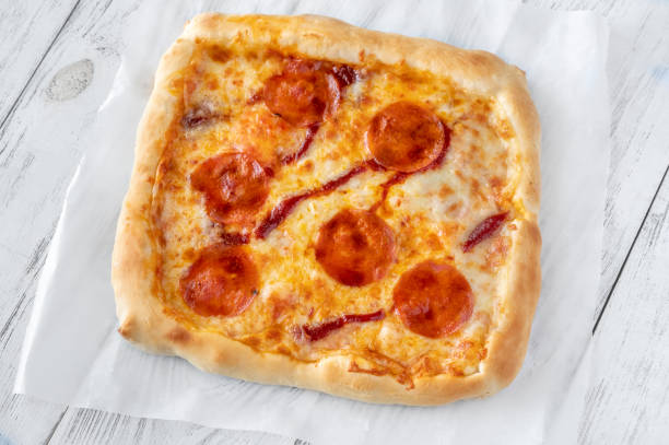 istock Detroit-style pizza 1371989084