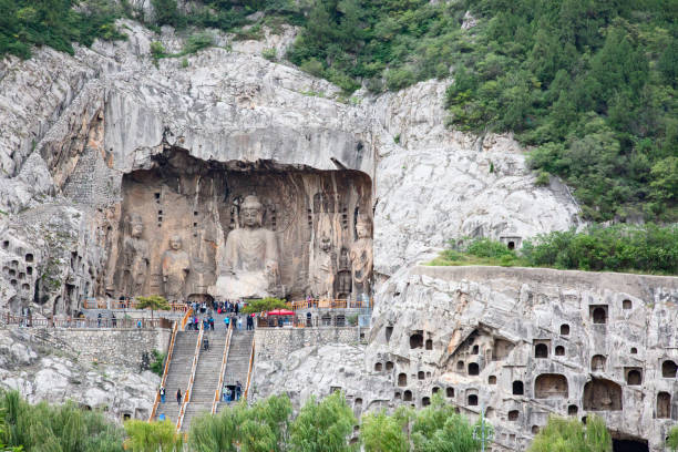 пещеры лунмэнь - luoyang стоковые фото и изображения