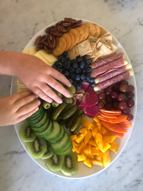 istock Kids eat in color 1372026116