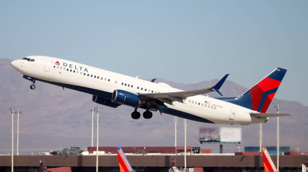 boeing 737 di delta airlines all'aeroporto mccarran di las vegas. - 5502 foto e immagini stock