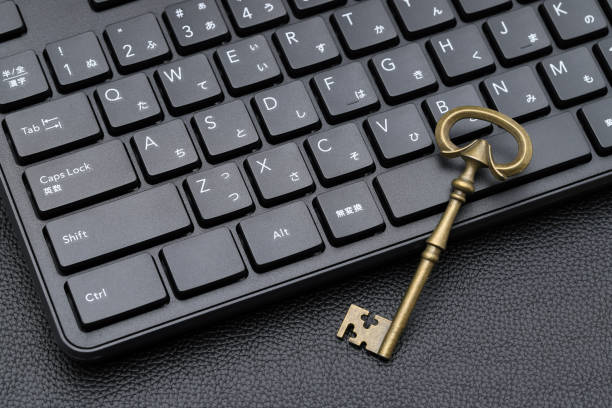 old key and computer keyboard - computer key old fashioned retro revival alphabet imagens e fotografias de stock