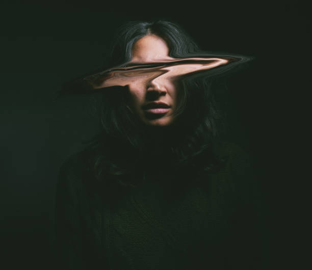 снимок молодой женщины с искаженным на черном фоне лицом - blindfold стоковые фото и изображения