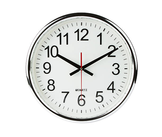 analogico orologio al quarzo con clipping path - deadline time clock urgency foto e immagini stock