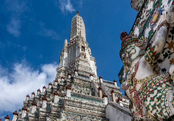 istock Landmark Wat Arun Buddhist Temple 1372068902