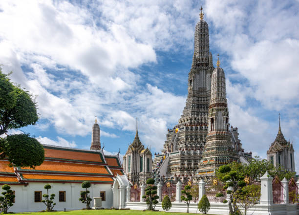 istock Landmark Wat Arun Buddhist Temple 1372069563