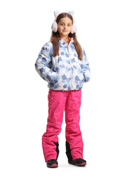 冬のジャケットとイヤーウォーマーを身に着けている女の子の完全な長さの肖像画 - travel vacations studio shot vertical ストックフォトと画像