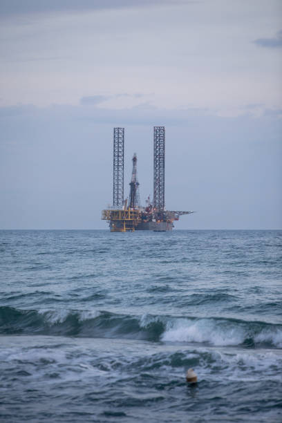 istock Oil platform on sea 1372112179