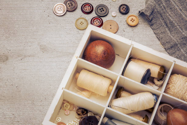 suministros de costura en una mesa de madera - sewing box fotografías e imágenes de stock