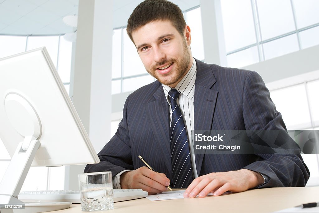 Feliz joven businessman - Foto de stock de 30-39 años libre de derechos