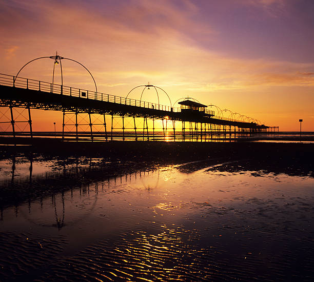 southport pier im sonnenuntergang - english culture uk promenade british culture stock-fotos und bilder