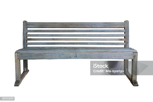 Old Park Bench Stockfoto und mehr Bilder von Sitzbank - Sitzbank, Holz, Weißer Hintergrund