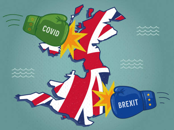 karte des vereinigten königreichs, die von boxhandschuhen getroffen wird, die die auswirkungen von covid und brexit auf das vereinigte königreich darstellen. - uk map british flag england stock-grafiken, -clipart, -cartoons und -symbole