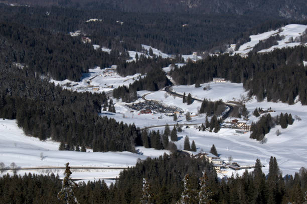 istock Massif des Tuffes Porte du Balancier in winter 1372153686