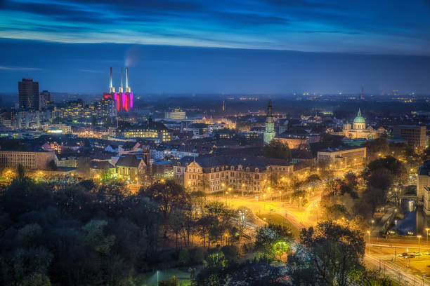 Hanover skyline at evening During blue hour hanover germany stock pictures, royalty-free photos & images