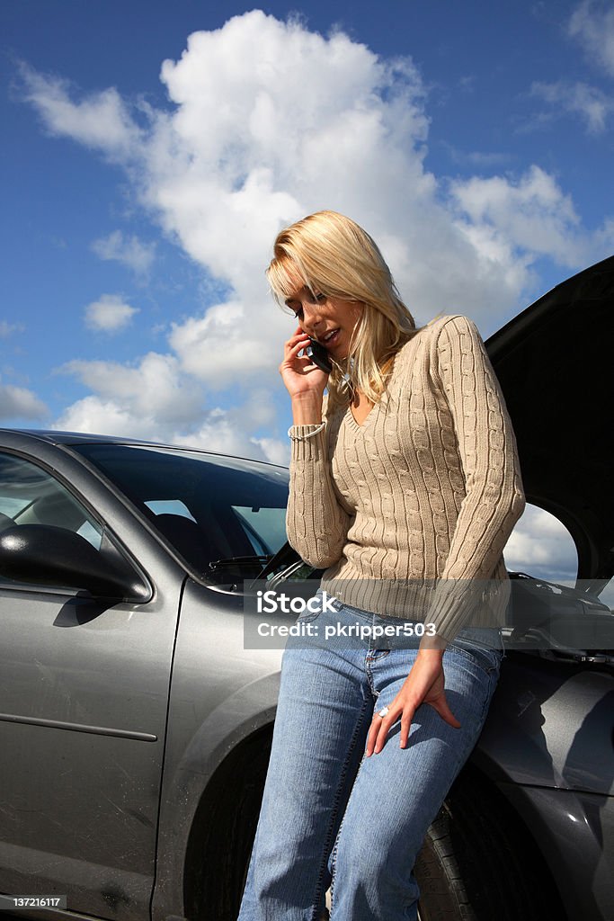 Femme avec auto problème - Photo de Adulte libre de droits