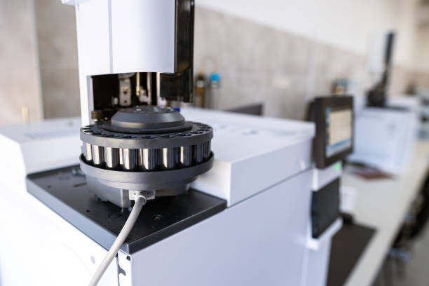 el sistema de cromatógrafo de gases con muestreador de espacio de cabeza. el sistema proporciona capacidades confiables para laboratorios pequeños o medianos. equipos de laboratorio para el control de calidad de productos en la planta de producción de a - hplc fotografías e imágenes de stock