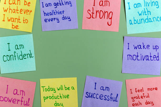 positive affirmations for every day - words on multi-colored on paper for notes on a green background. - confiança imagens e fotografias de stock