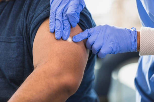 istock Doctor applies bandage 1372188512
