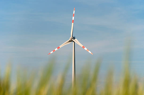 wind power station - klimaschutz photos et images de collection