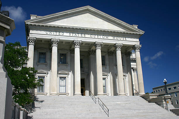 istock Historic Charleston SC building - Old Custom House 137220117