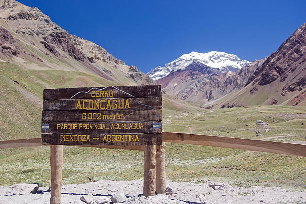 Aconcagua Provincial Park, Argentina Aconcagua Peak, the highest mountain in the Americas at 6962 m (22841 ft). It is located in the Andes mountain range and is also the highest peak in both the Western and Southern Hemispheres. provincial park stock pictures, royalty-free photos & images