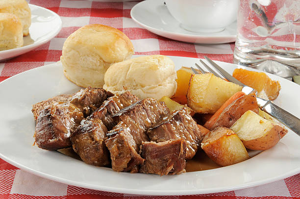 cena de carne de res asada - pot roast pan roast beef meat fotografías e imágenes de stock