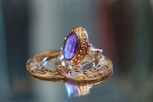 A golden ring and earrings close up.