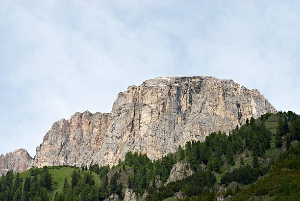 montagna nelle dolomiti - tirol season rock mountain peak foto e immagini stock