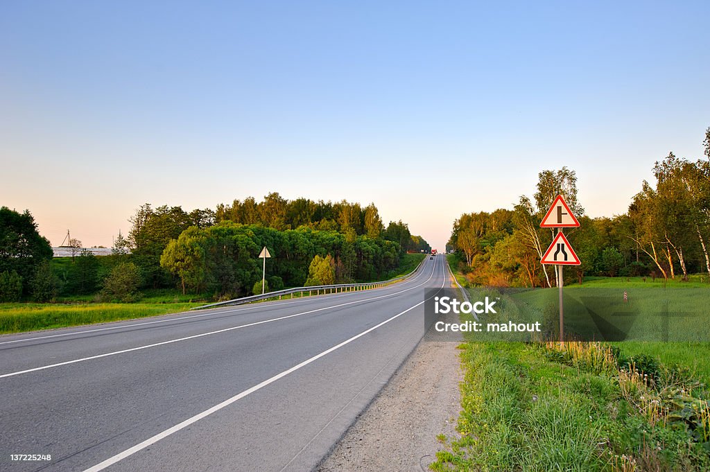 Strada asfaltata - Foto stock royalty-free di Alba - Crepuscolo