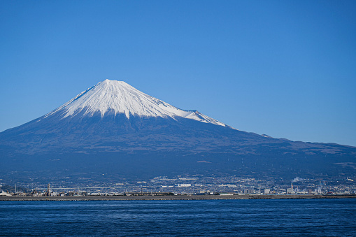 Mt Fuji seen from Oshino Hakkai on a snowy morning