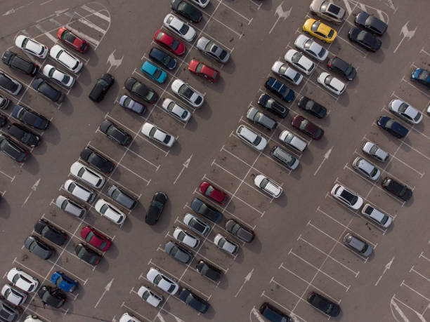 vista aerea del parcheggio automobilistico - equipment conformity car transportation foto e immagini stock