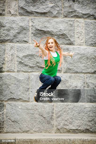 Foto de Menina De Salto e mais fotos de stock de Adolescente - Adolescente, Adolescentes Meninas, Adolescência