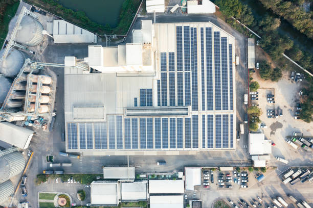 edificio ecológico o fábrica en vista aérea. - environmental conservation built structure solar power station building exterior fotografías e imágenes de stock