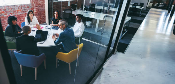 reunião matinal no escritório - business meeting - fotografias e filmes do acervo