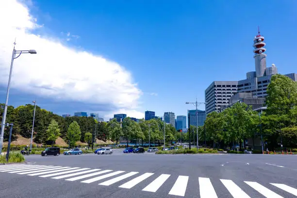 On a sunny day on May 2, 2021, I photographed the skyscrapers surrounding the Imperial Palace Gaien from the intersection in front of the main gate of the Diet Building where the Diet Building is built.