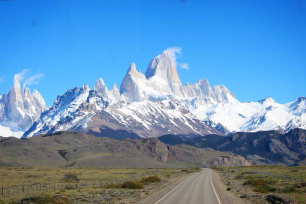 istock Road trip to Fitz Roy 1372338496