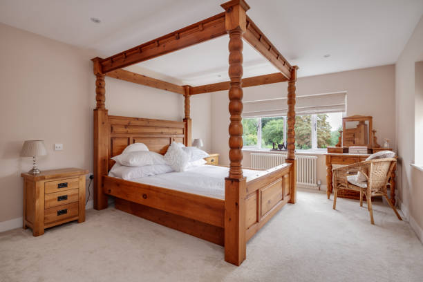 istock Large grand four poster pine bed 1372339117