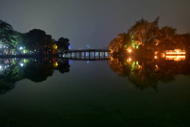 istock Hoan Kiem Lake at night 1372354254