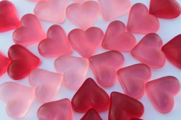 pattern from voluminous, translucent hearts in pink tones on a white background, bright color - valentine candy fotos imagens e fotografias de stock