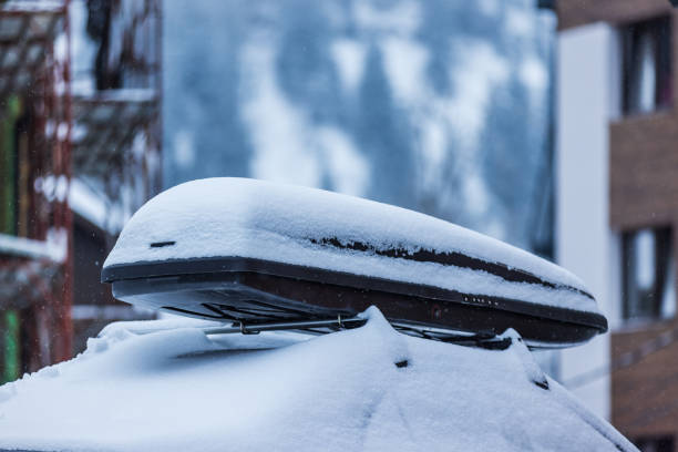 Roof rack with cargo box on car roof in winter.