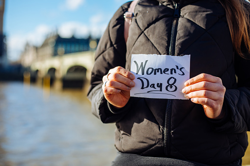 Woman with a note with the text women's day